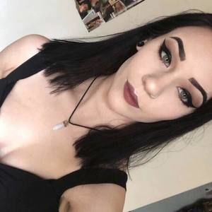 Meet your Posher, Michaela